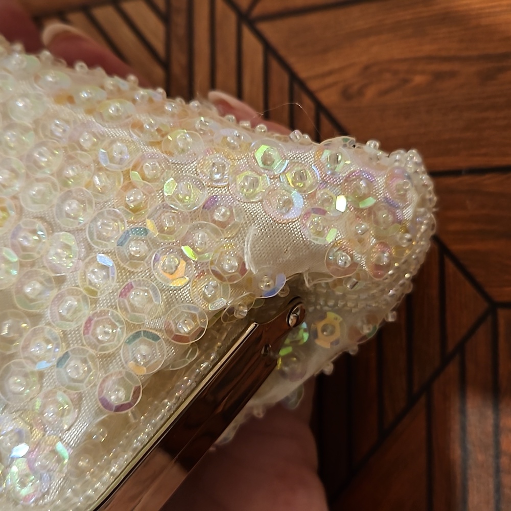 White iridescent sequin and seed beads covered evening clutch wedding prom Gala - Picture 5 of 12